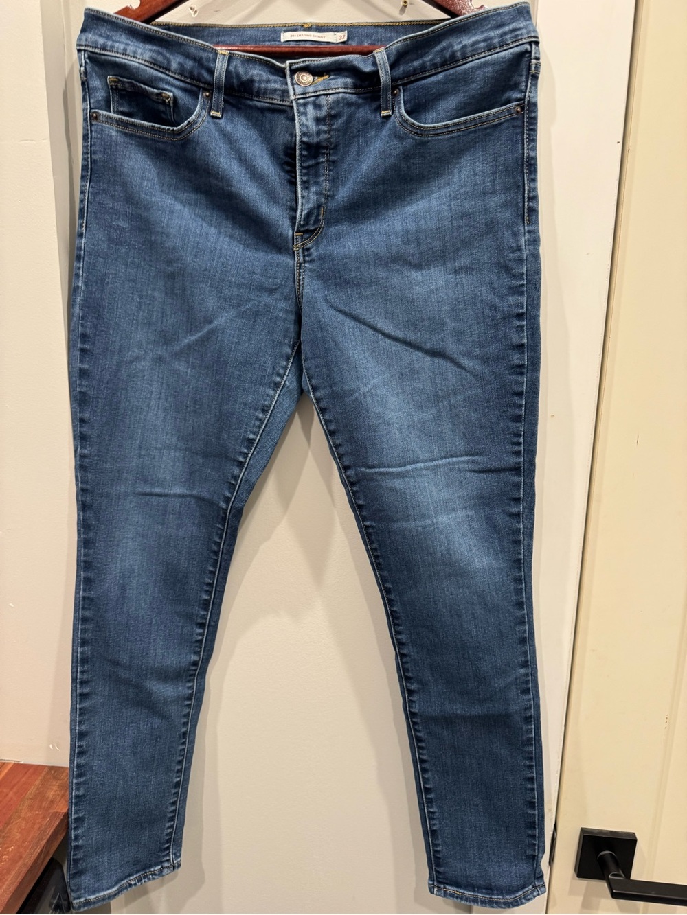 Levi’s 311 Shaping Skinny Jeans Women’s Size 32 Medium Wash Stretch